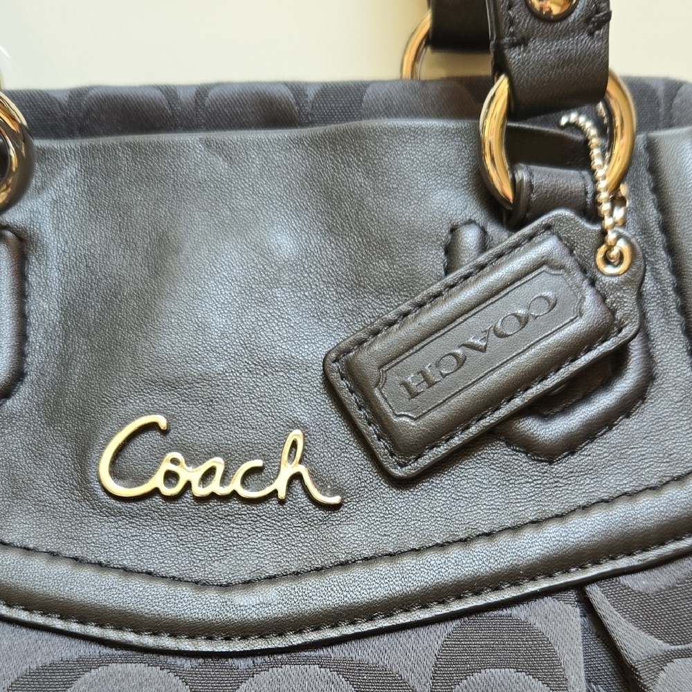 Coach Black Bag And Gray Wristlet - Picture 2 of 16